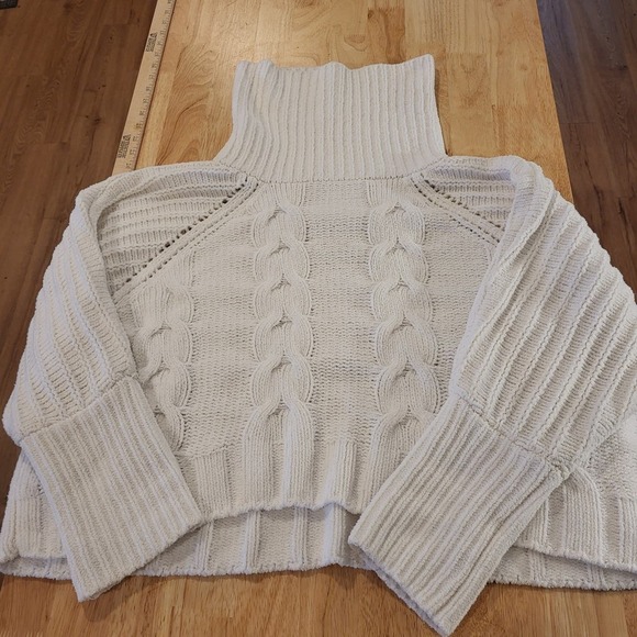 White Chunky Knit Turtle Neck Sweater L - Picture 1 of 7